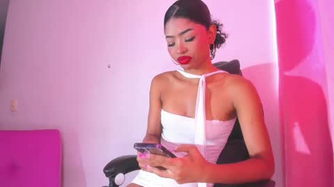 isabella online show from October 2025 10:21:01 PM