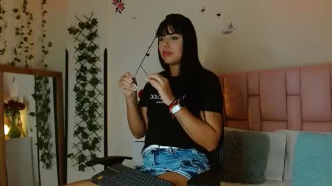 isabella_smithh_ online show from January 2026 02:09:02 PM