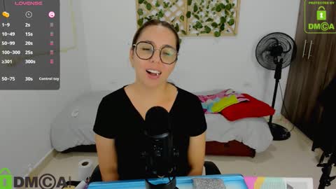 Snapshot of isabella_sweett_ chatting on November 2025 10:10:01 PM Isabella online show from November 2025 10:10:01 PM