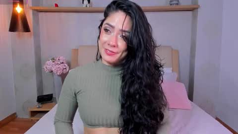 isabella_winkler online show from November 2025 01:02:01 PM