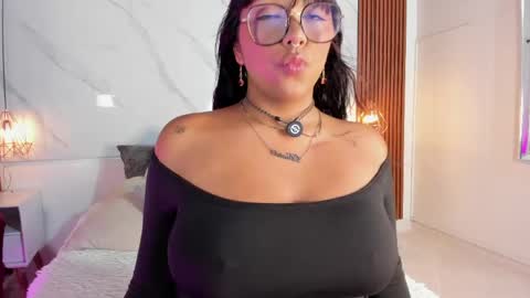isabella zc online show from April 2026 02:32:01 PM
