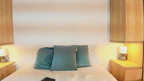 Isabella  online show from November 2025 02:24:02 PM