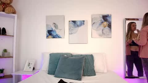 Isabella  online show from April 2026 01:36:02 PM