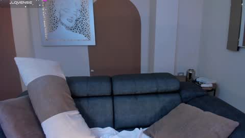 Isa Hill  online show from December 2024 01:39:01 AM