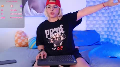 Isabella Mout  online show from December 2024 11:16:02 PM