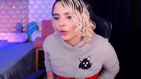 Isabella Mout  online show from December 2024 02:37:01 PM