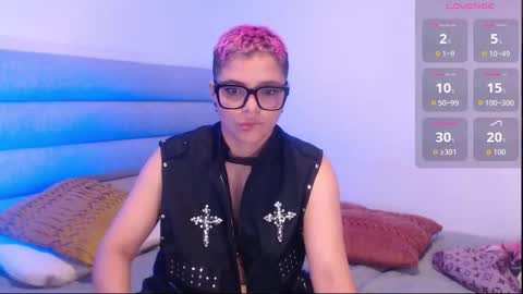 Isabella Mout  online show from October 2025 01:49:02 AM