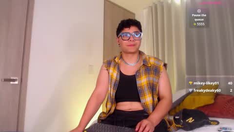 Isabella Mout  online show from February 2026 03:55:01 PM