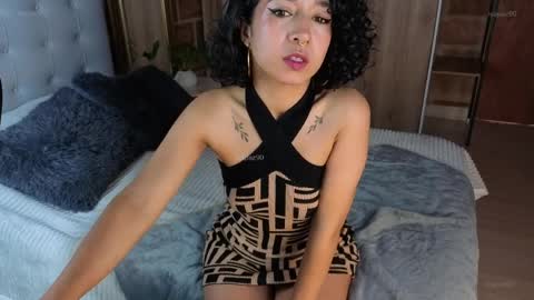 Isabela Paz online show from April 2026 12:10:01 PM