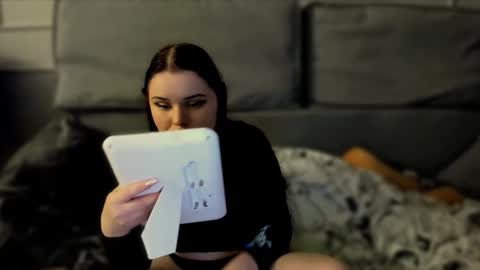 Isabella online show from September 2025 10:01:02 PM