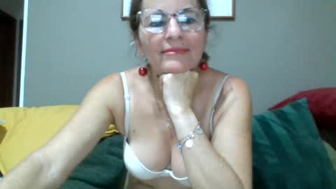 isabella online show from June 2026 11:02:01 PM