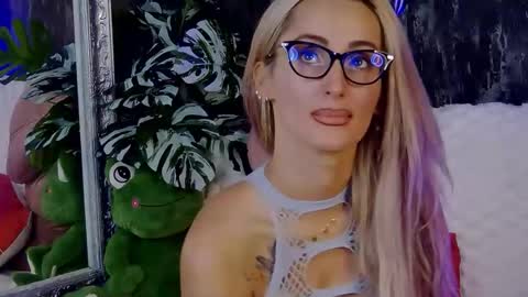 IsabelleEthan online show from October 2025 02:08:02 AM