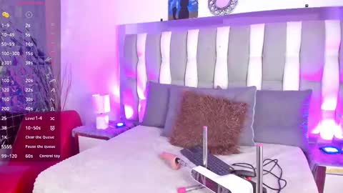 Snapshot of isadiazz chatting on November 2025 04:56:02 AM Isa online show from November 2025 04:56:02 AM