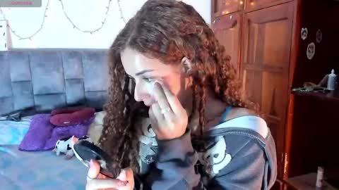 Isabela  online show from December 2025 02:05:02 AM