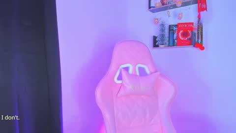 Snapshot of isarhodes_ chatting on December 2024 01:39:01 AM Isa online show from December 2024 01:39:01 AM