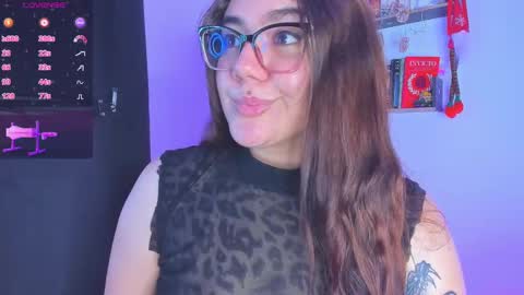 Snapshot of isarhodes_ chatting on December 2024 10:22:01 PM Isa online show from December 2024 10:22:01 PM