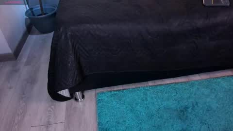 Snapshot of isasanders chatting on October 2025 08:09:02 PM I S A S AN D E R S online show from October 2025 08:09:02 PM