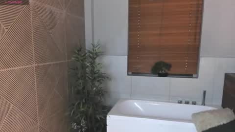 Snapshot of isasanders chatting on October 2025 07:47:01 PM I S A S AN D E R S online show from October 2025 07:47:01 PM