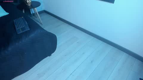 Snapshot of isasanders chatting on November 2025 07:12:01 PM I S A S AN D E R S online show from November 2025 07:12:01 PM