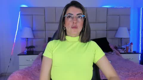 Snapshot of isis_loveyes_ chatting on December 2024 05:57:01 PM Pauli online show from December 2024 05:57:01 PM