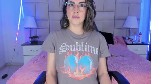 Snapshot of isis_loveyes_ chatting on December 2024 08:39:01 PM Pauli online show from December 2024 08:39:01 PM