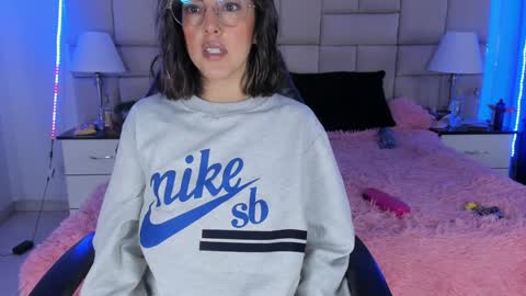 Snapshot of isis_loveyes_ chatting on December 2024 10:30:02 PM Pauli online show from December 2024 10:30:02 PM