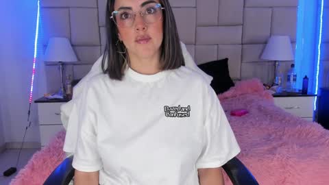 Snapshot of isis_loveyes_ chatting on December 2024 07:11:02 PM Pauli online show from December 2024 07:11:02 PM