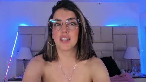 Snapshot of isis_loveyes_ chatting on December 2024 10:47:02 PM Pauli online show from December 2024 10:47:02 PM