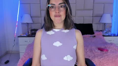 Snapshot of isis_loveyes_ chatting on December 2024 10:27:02 PM Pauli online show from December 2024 10:27:02 PM