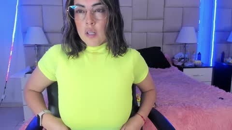 Snapshot of isis_loveyes_ chatting on December 2024 08:57:02 PM Pauli online show from December 2024 08:57:02 PM