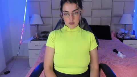 Snapshot of isis_loveyes_ chatting on December 2024 12:00:02 AM Pauli online show from December 2024 12:00:02 AM