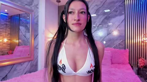 Snapshot of isla_jhons chatting on February 2025 01:30:02 PM Isla online show from February 2025 01:30:02 PM