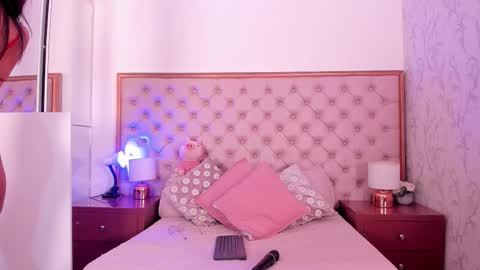 Snapshot of isla_scott chatting on October 2025 02:48:02 AM Vanessa online show from October 2025 02:48:02 AM