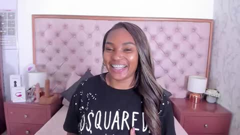 Snapshot of isla_scott chatting on November 2025 11:20:02 AM Vanessa online show from November 2025 11:20:02 AM