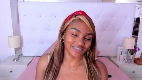 Snapshot of isla_scott chatting on November 2025 11:21:02 AM Vanessa online show from November 2025 11:21:02 AM