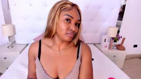 Snapshot of isla_scott chatting on November 2025 11:21:02 AM Vanessa online show from November 2025 11:21:02 AM