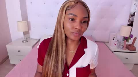 Snapshot of isla_scott chatting on November 2025 11:10:02 AM Vanessa online show from November 2025 11:10:02 AM