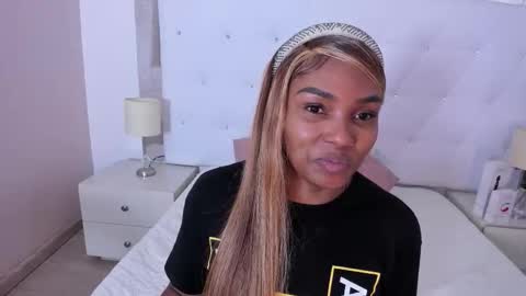 Snapshot of isla_scott chatting on November 2025 11:22:01 AM Vanessa online show from November 2025 11:22:01 AM