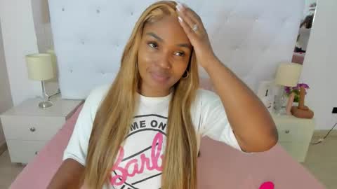 Snapshot of isla_scott chatting on December 2025 11:19:01 AM Vanessa online show from December 2025 11:19:01 AM