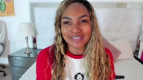 Snapshot of isla_scott chatting on May 2026 11:27:01 AM Vanessa online show from May 2026 11:27:01 AM