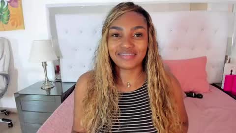 Snapshot of isla_scott chatting on May 2026 11:40:02 AM Vanessa online show from May 2026 11:40:02 AM