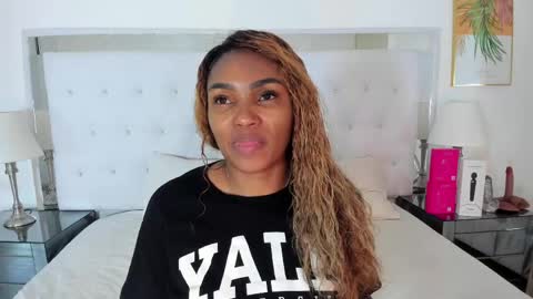 Snapshot of isla_scott chatting on June 2026 11:34:02 AM Vanessa online show from June 2026 11:34:02 AM