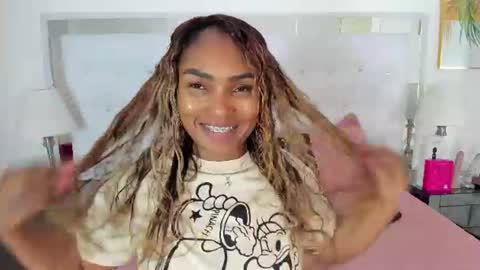Snapshot of isla_scott chatting on June 2026 11:30:02 AM Vanessa online show from June 2026 11:30:02 AM