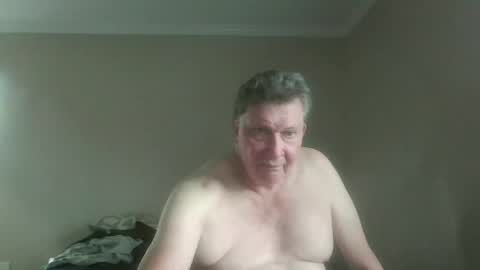 island625103 online show from September 2025 09:47:02 PM