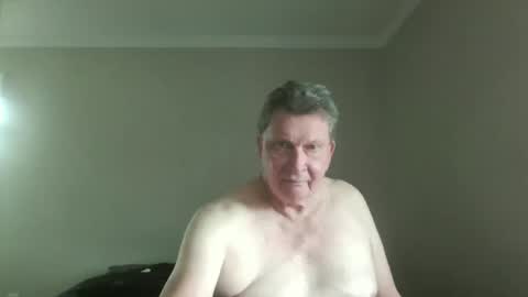 island625103 online show from September 2025 08:31:01 PM