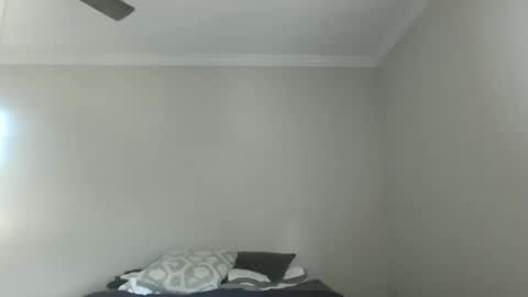 island625103 online show from September 2025 03:34:02 PM