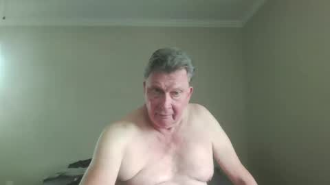 island625103 online show from October 2025 06:27:02 PM