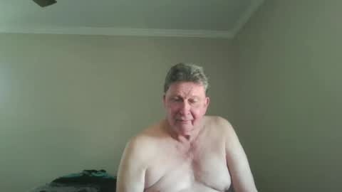 island625103 online show from October 2025 07:47:02 PM