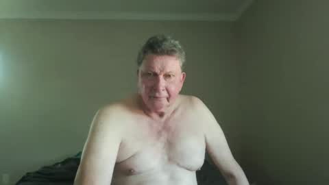 island625103 online show from October 2025 08:18:01 PM