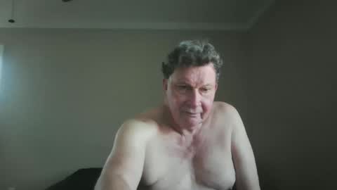 island625103 online show from November 2025 08:33:02 PM